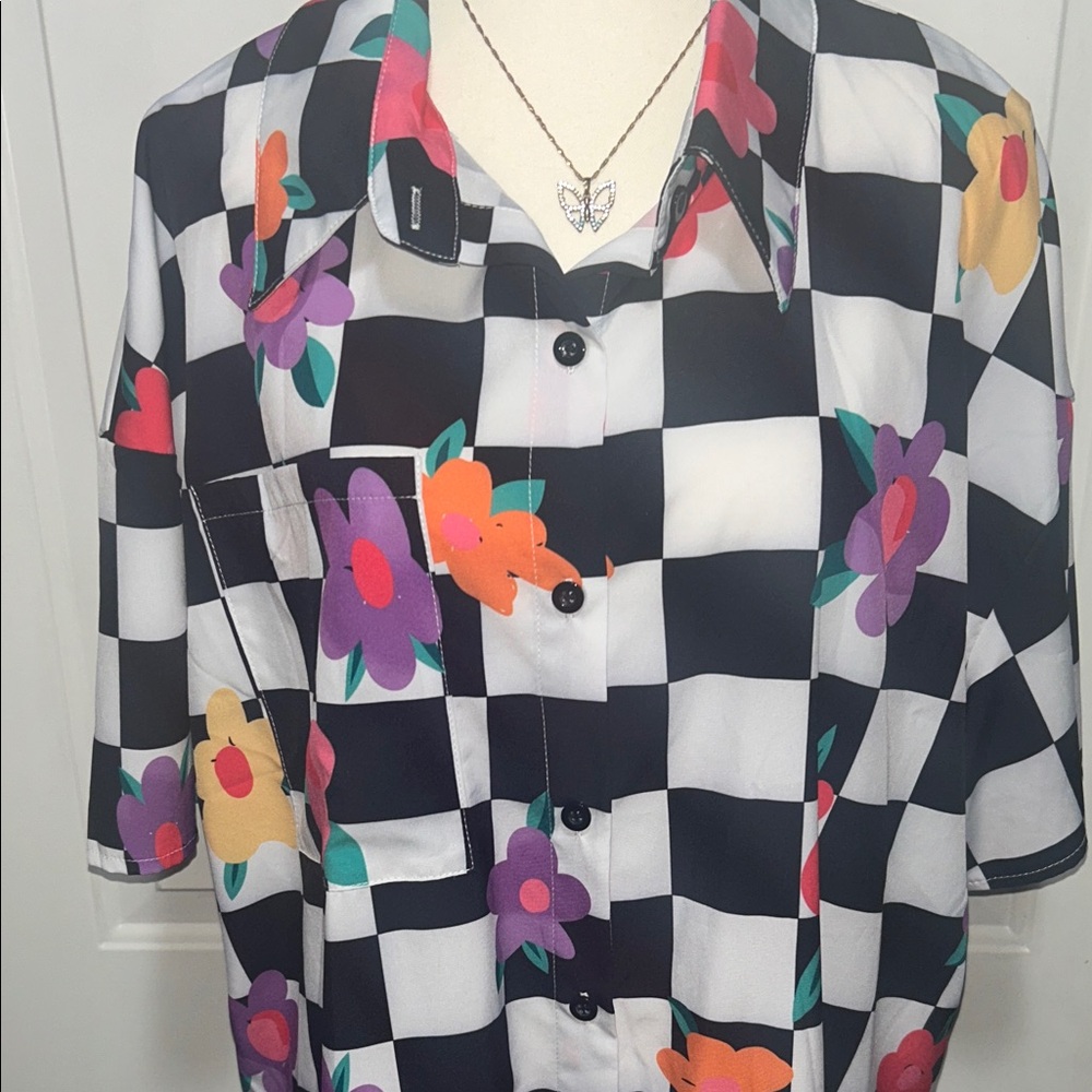 🦋SHEIN Black and White Floral Checkered Button Down Shirt